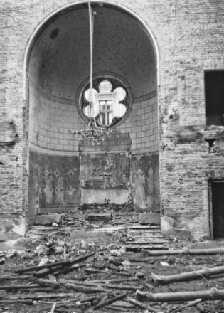 Innenraum der zerstörten Synagoge