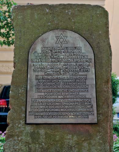 Gedenkstein am Ort der zerstörten Glatzer Synagoge