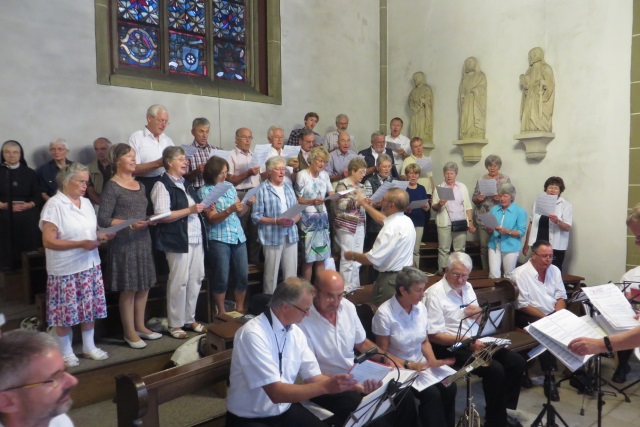 70. Glatzer Wallfahrt in Telgte 2016: Der Grafschaft Glatzer Chor singt im Festgottesdienst.