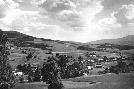 Kunzendorf a. d. Biele, Ortsansicht, Oberdorf, links der Stachelberg