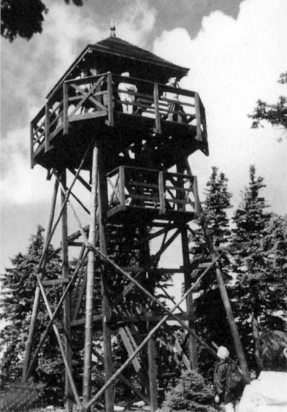 Neuer Turm auf dem Schwarzen Berg bei Heudorf