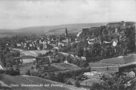 Gesamtansicht mit Festung