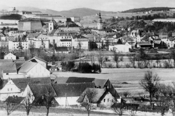 Blick von der Querstra&szlig;e
